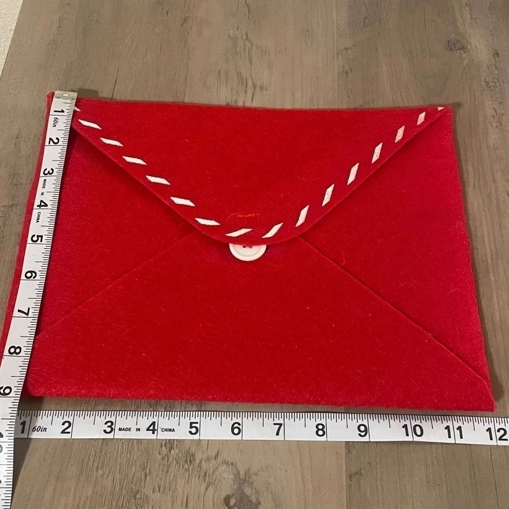 VINTAGE RED FELT ENVELOPE TO SANTA AT THE NORTH POLE 9
